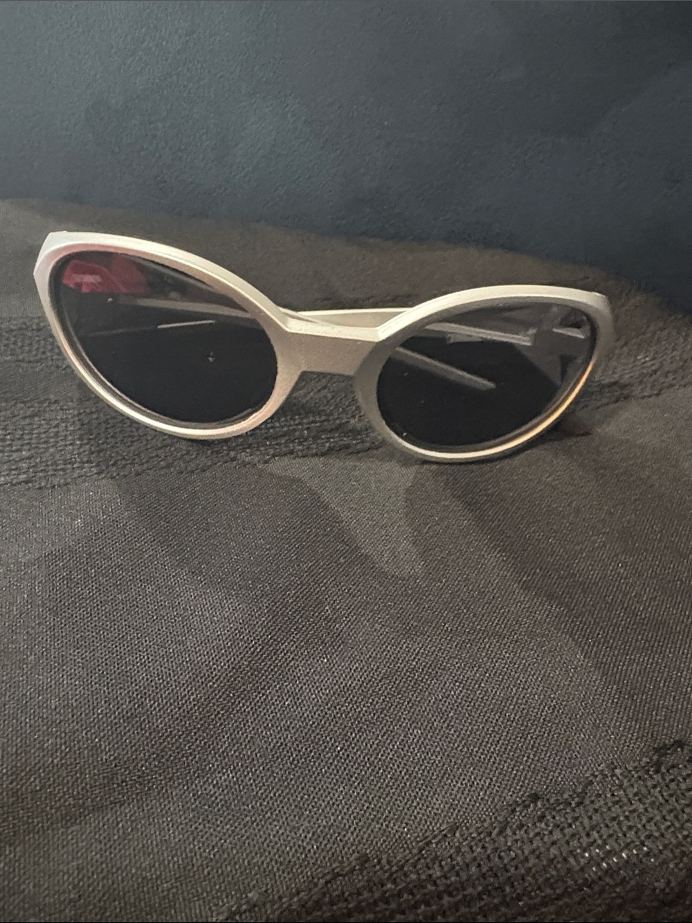 Women's Oval Sunglasses in Light Gray - Classic Style